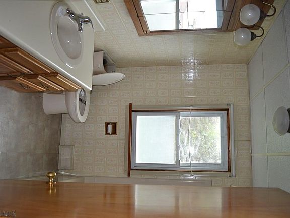 5th image of 126 Bentwood Dr