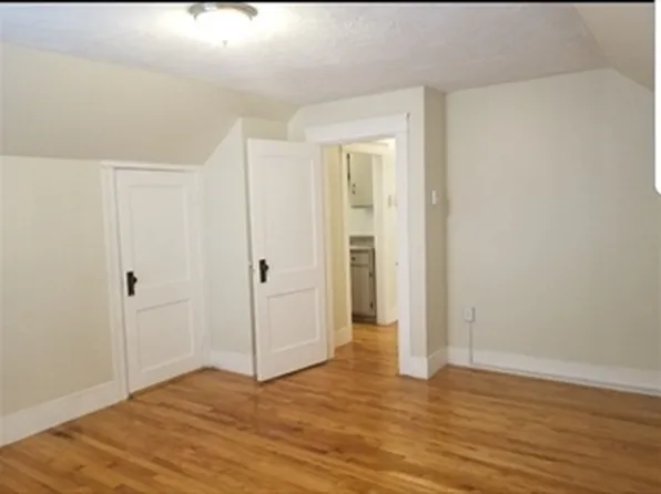 1060 Pleasant St #3, Worcester, MA 01602