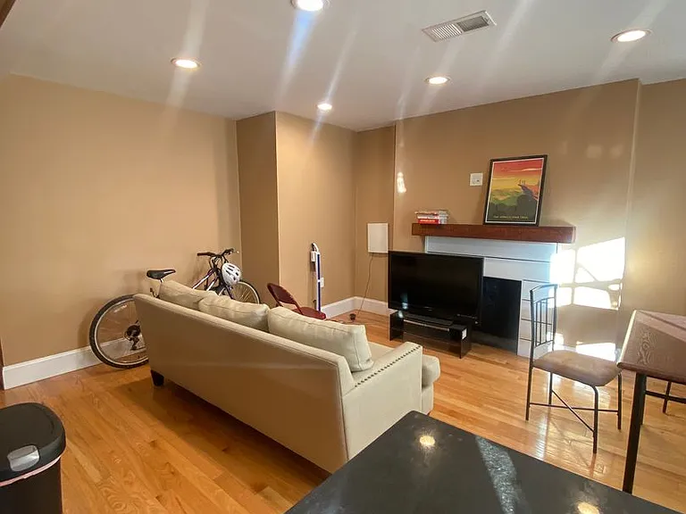 32 Linden St #203 — Photo 1