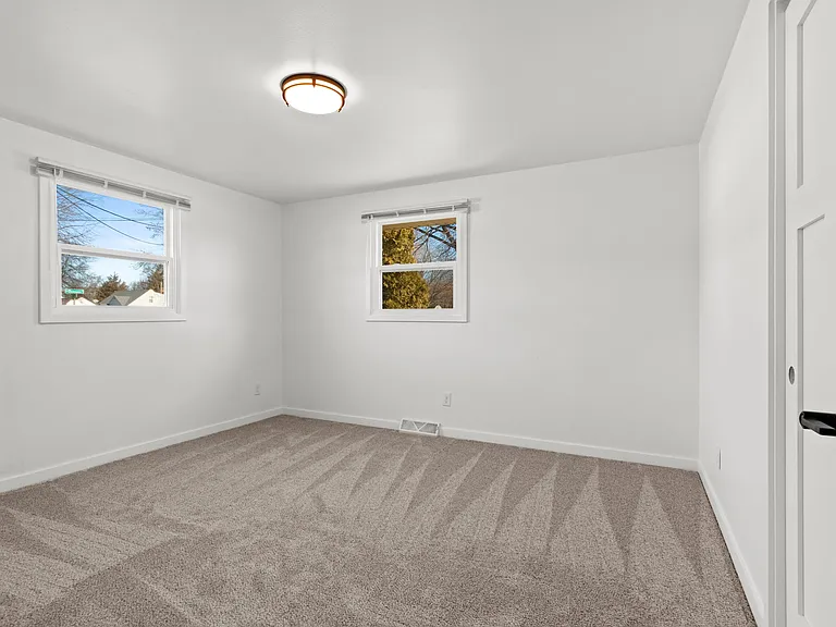 915 Park St — Photo 16