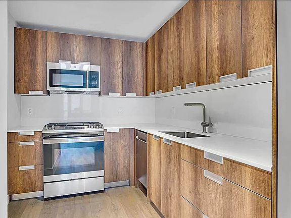 5th image of 350 45th St #3B
