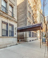 341 West 45th Street in Hell&#39;s Kitchen
