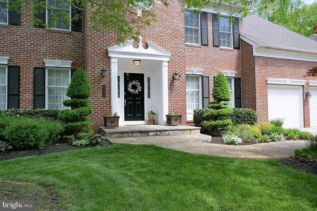 8025 Lions Crest Way photo 1