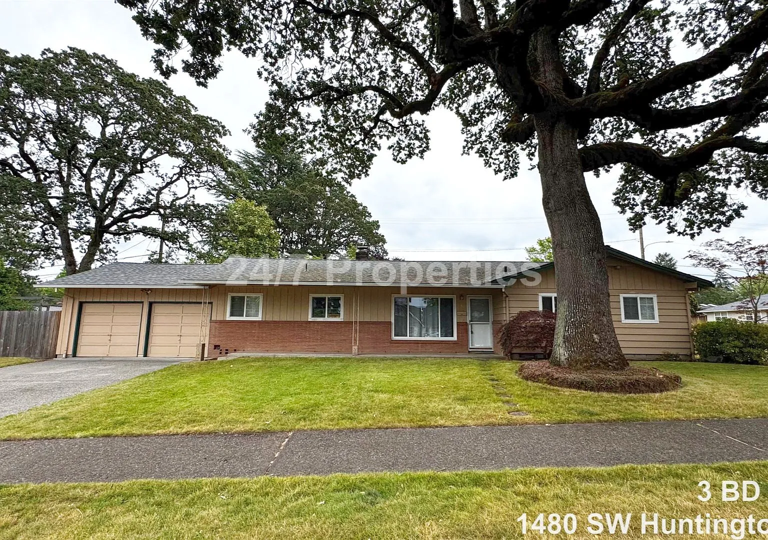 Comfortable 3 BD | 2 BA - Cedar Hills Neighborhood — Photo 1