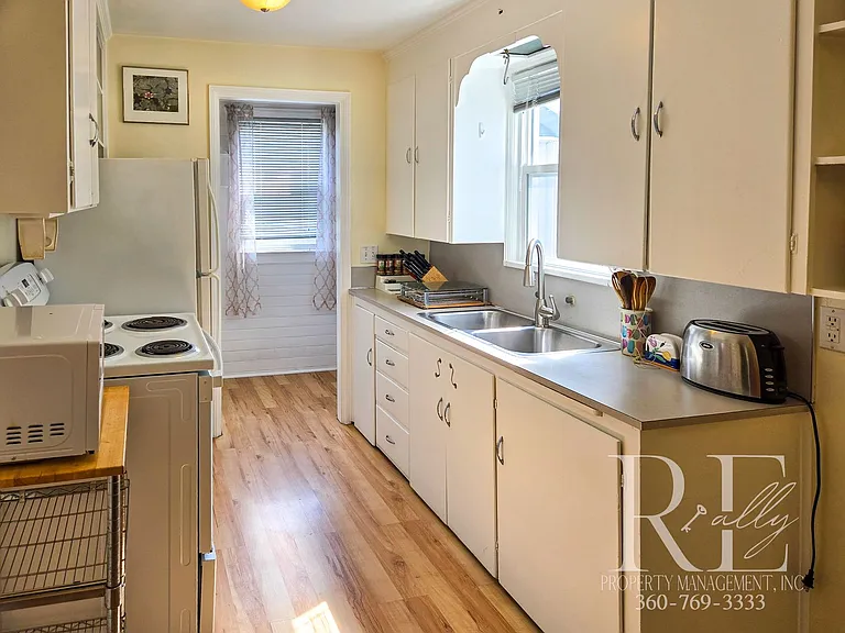 1217A Burwell St — Photo 5