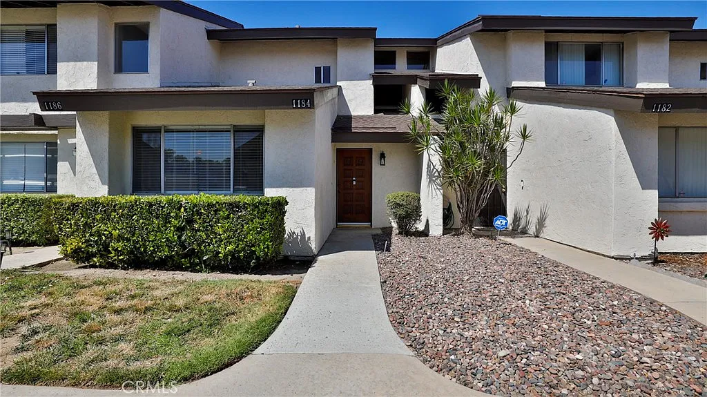 2 bed, 1472 sqft, $2,400 — Photo 1