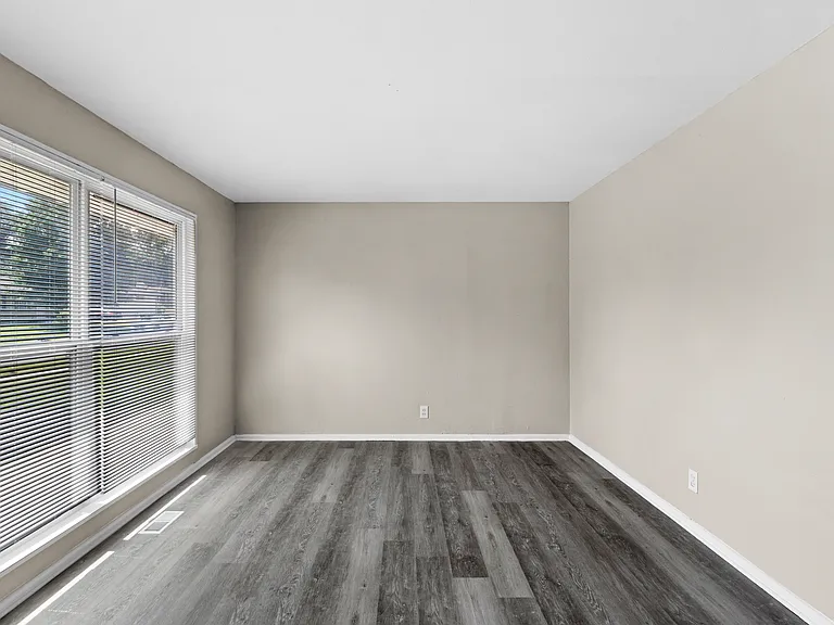 5677 Parchester Dr — Photo 13