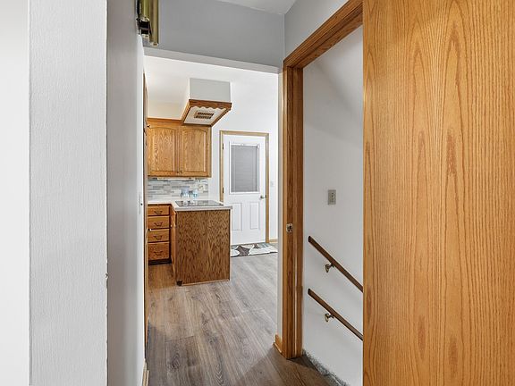 5th image of 305 Independence St