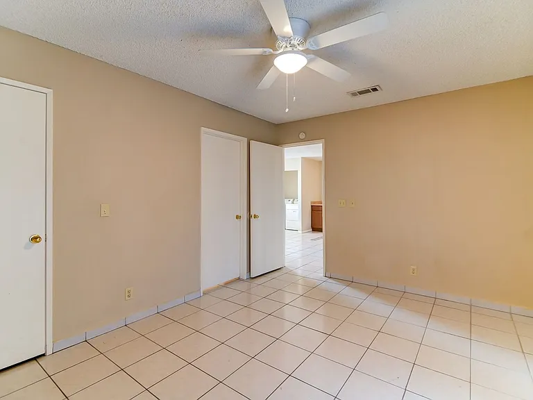 824 Hedge Way #2 — Photo 3