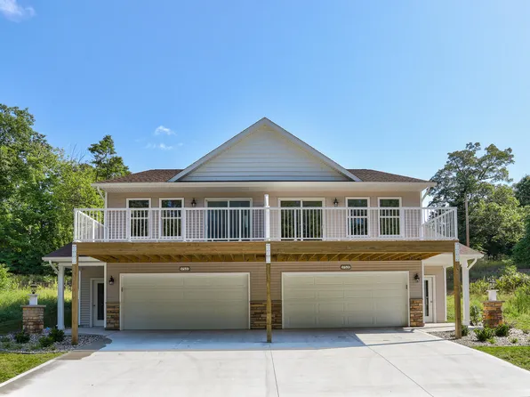 17533 Beechwood Ln, Spring Lake, MI 49456