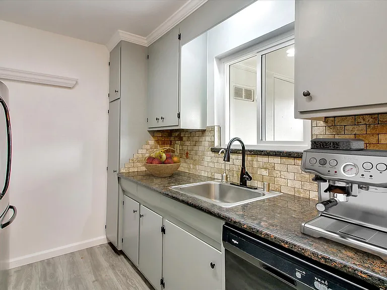 3586 Payne Ave #10 — Photo 7