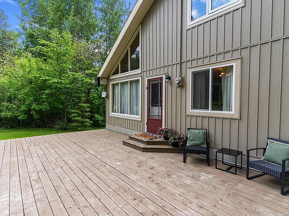 2nd image of 33 Hillside Cres
