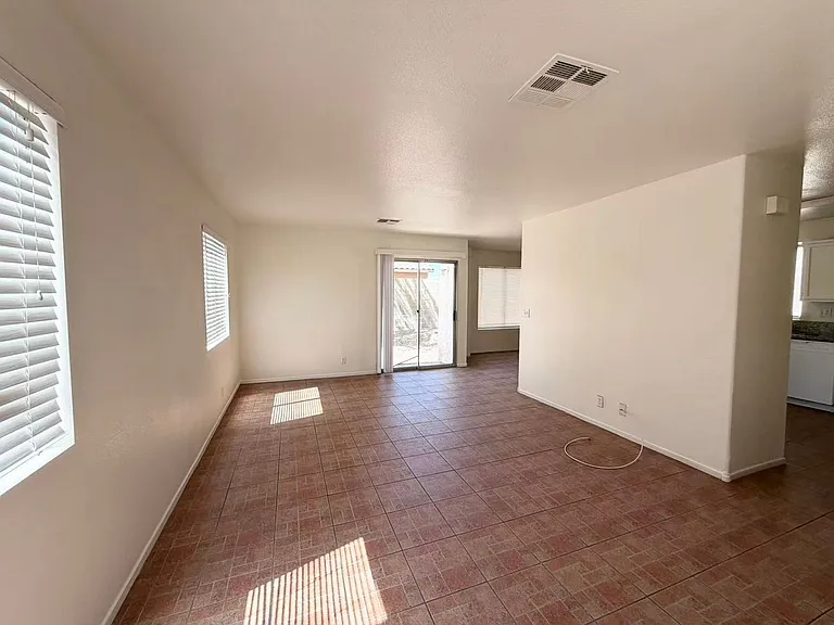 8256 Ten Gallon Ct — Photo 4