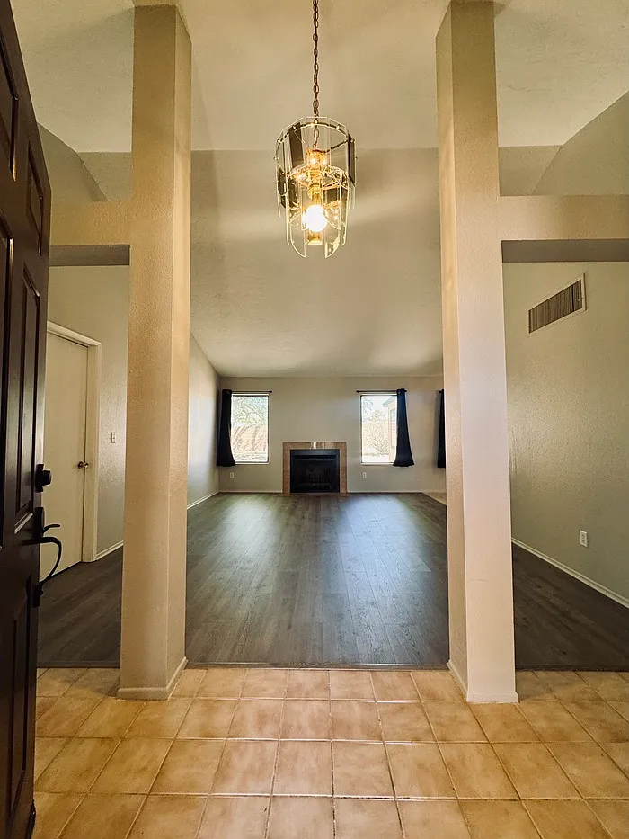 3 bed, 2.0 bath, 1547 sqft, $1,850 — Photo 2