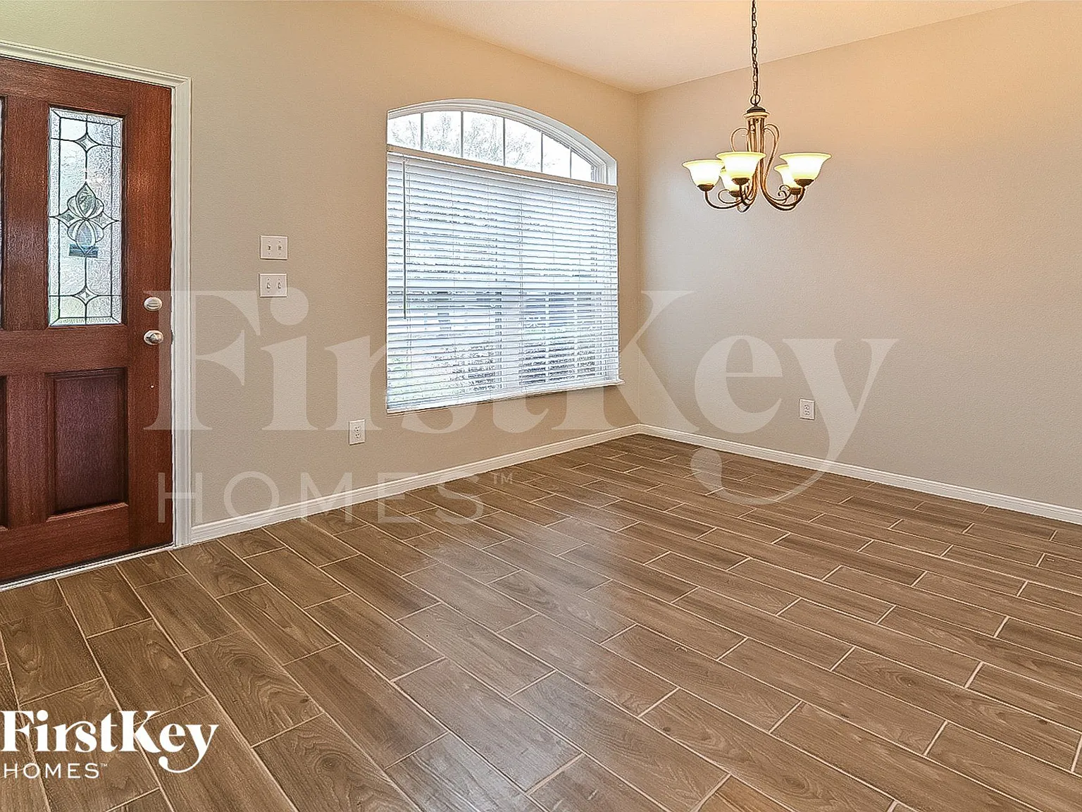 3 bed, 2.5 bath, 2045 sqft, $2,240 — Photo 4