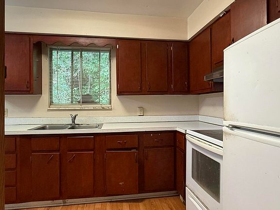 4th image of 229 McClure Cir