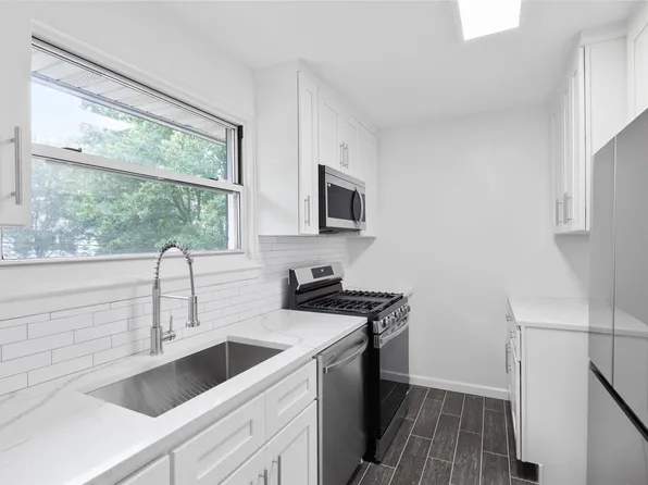 268-05 83 Avenue 2nd Fl, New Hyde Park, NY 11040