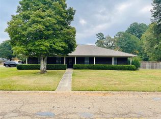 805 10th St NW, Springhill, LA 71075