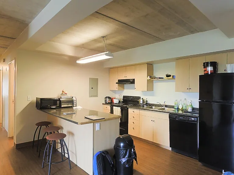 321 Lester St — Photo 3