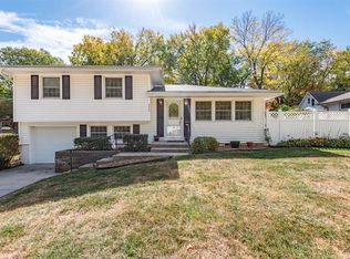 2807 NE 63rd St, Gladstone, MO 64119