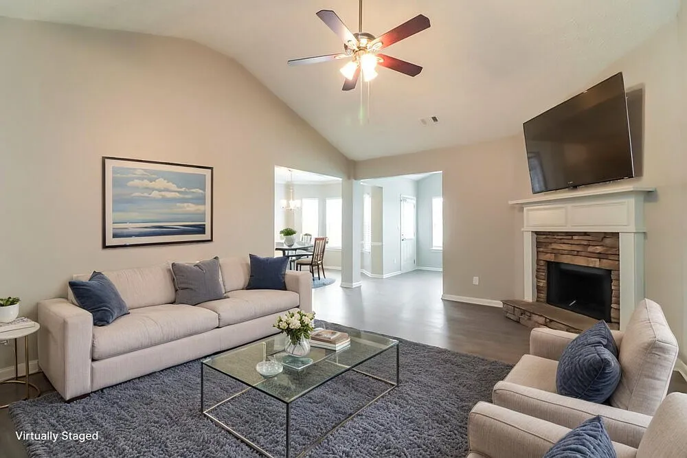 3 bed, 2.0 bath, 1605 sqft, $1,920 — Photo 4