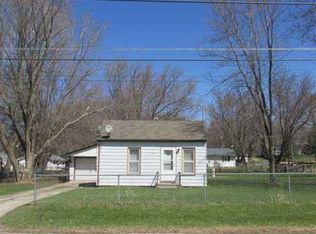 1335 Calhoun St, Waterloo, IA 50707