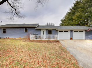 1702 W North Shore Dr, Mahomet, IL
