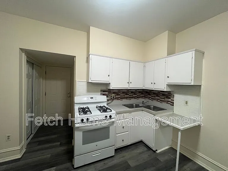 736 E King St #3 — Photo 3