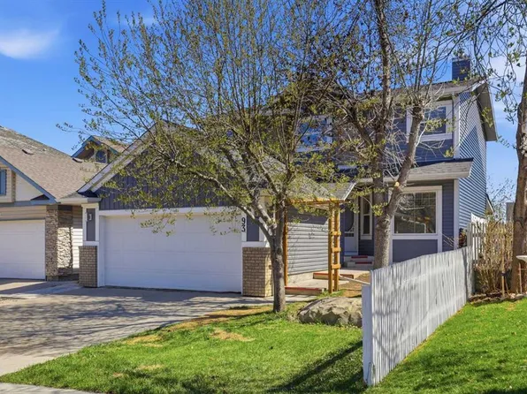 93 W Somerglen Park SW, Calgary, AB T2Y 3M5