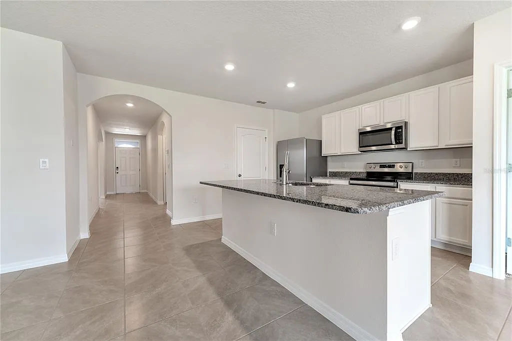 3 bed, 2.0 bath, 1725 sqft, $2,100 — Photo 4