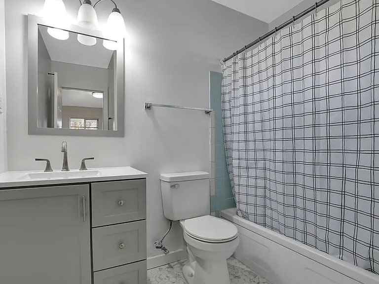Newly Remodeled Spacious One Bedroom Apartments with Off Street Parking
Located in the Northmont City School District
Sewer,Water, and Trash Paid!
Call or text Direct for Showing