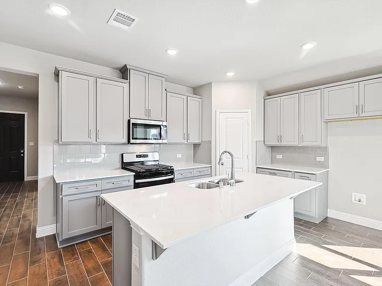 405 Portina Dr — Photo 31