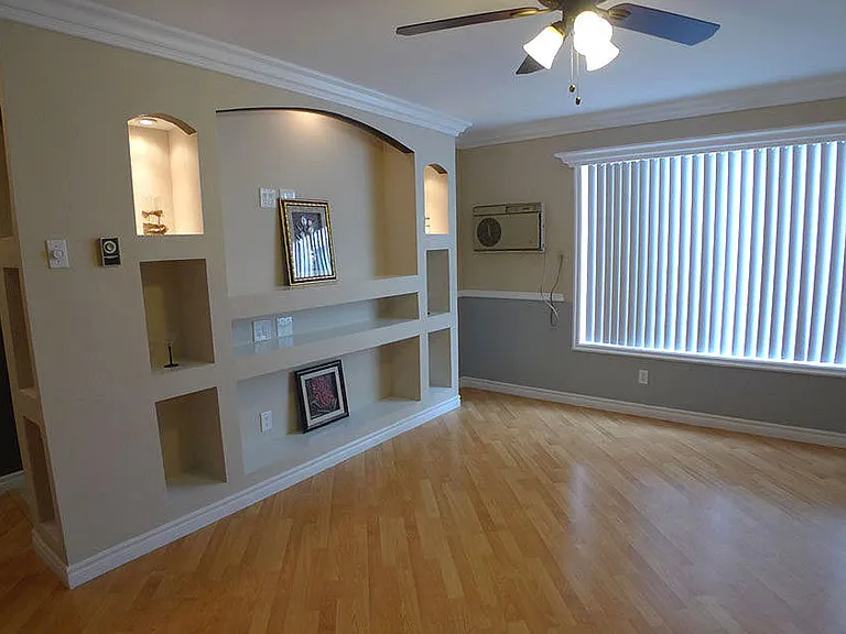 Alhambra @ Studio City Apts. — Photo 31