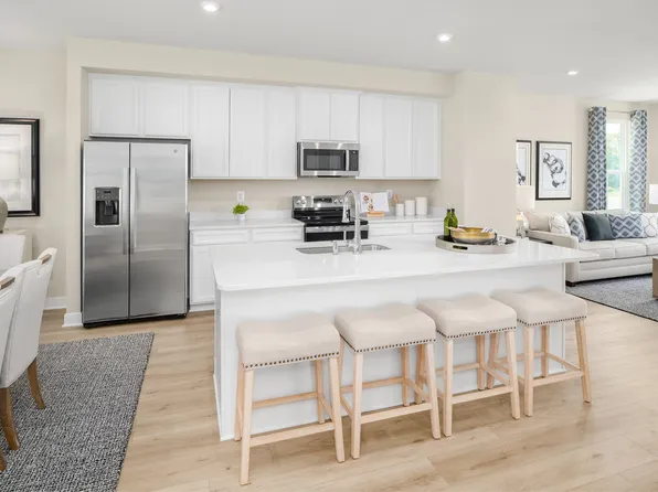 4221 Reusch Cir, New Castle, DE 19720