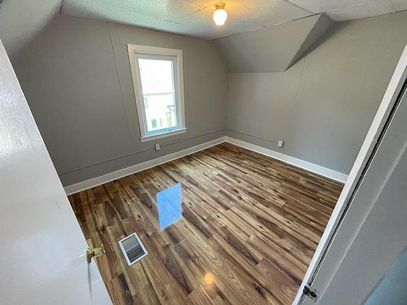 5th image of 27 Main St