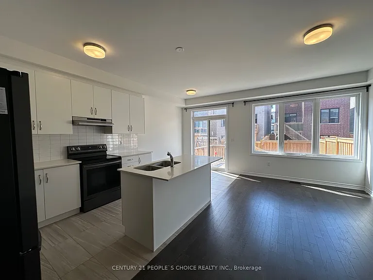 1471 Blackmore St — Photo 18