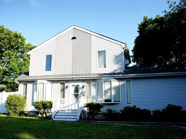 26 E 8th Street, Patchogue, NY 11772