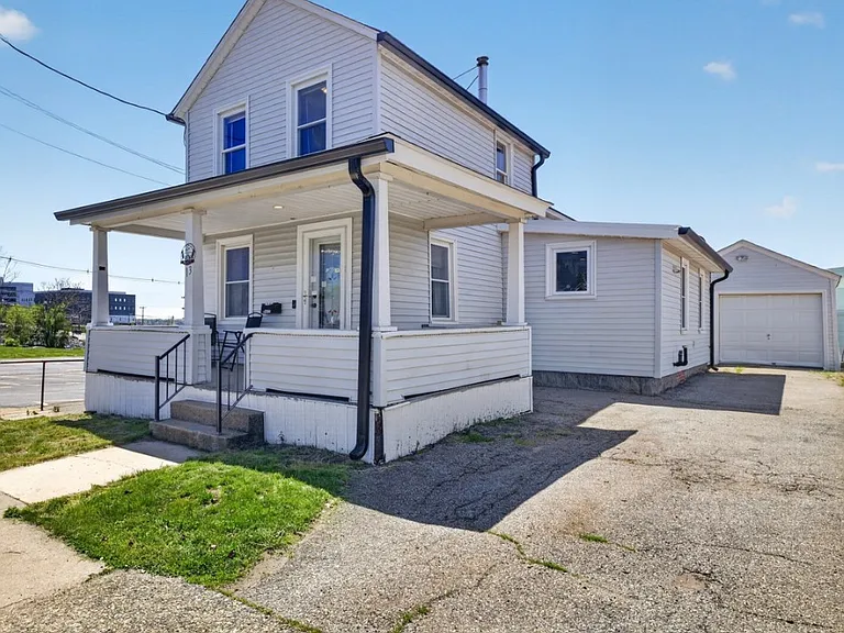 13 Oak St — Photo 1