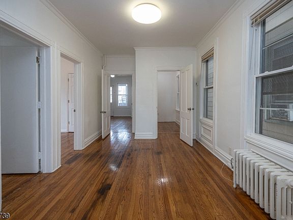 4th image of 257 Franklin St