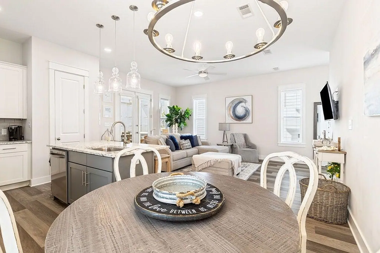 4 bed, 3.0 bath, 2303 sqft, $4,508 — Photo 3