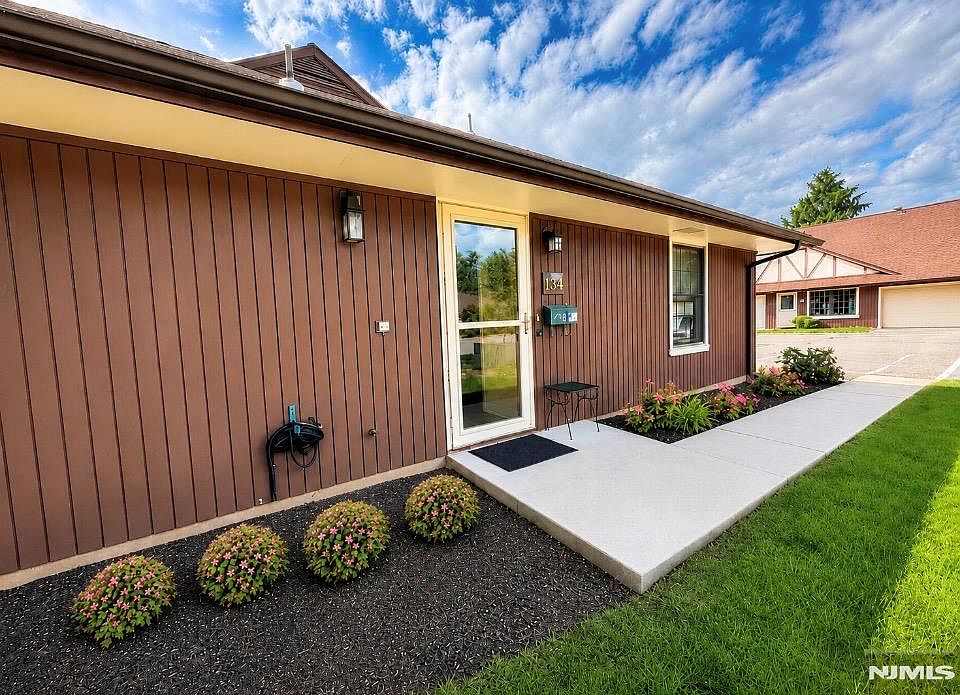 1st image of 13-4 Tamaron Dr #13-4