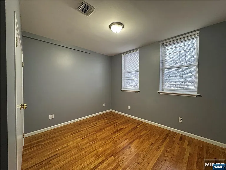 610 Devon St — Photo 27