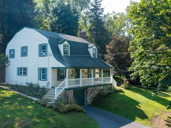 2807 Edgewood Dr, Altoona, PA 16602