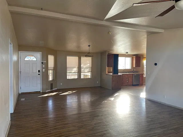 3 bed, 1868 sqft, $1,800 — Photo 4