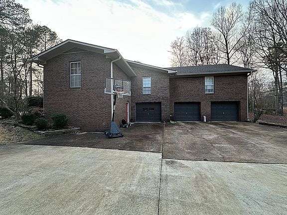 3rd image of 625 Foothill Rd