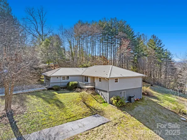 30 Hubbard Cir, Penrose, NC 28766