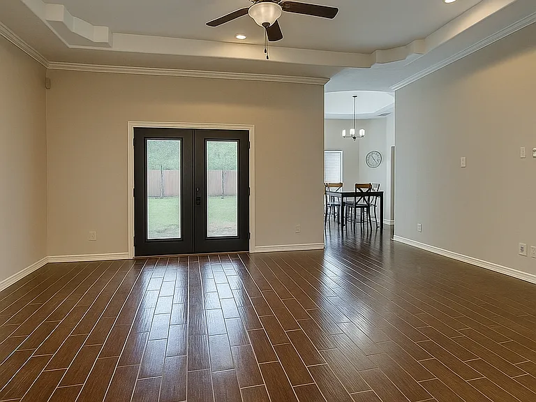 111 Reidda Dr — Photo 5