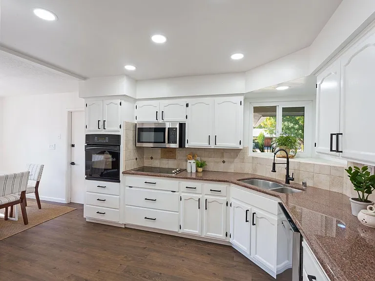 6804 N Backer Ave — Photo 10