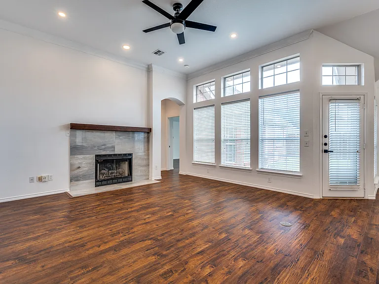 1420 Capstan Dr — Photo 8