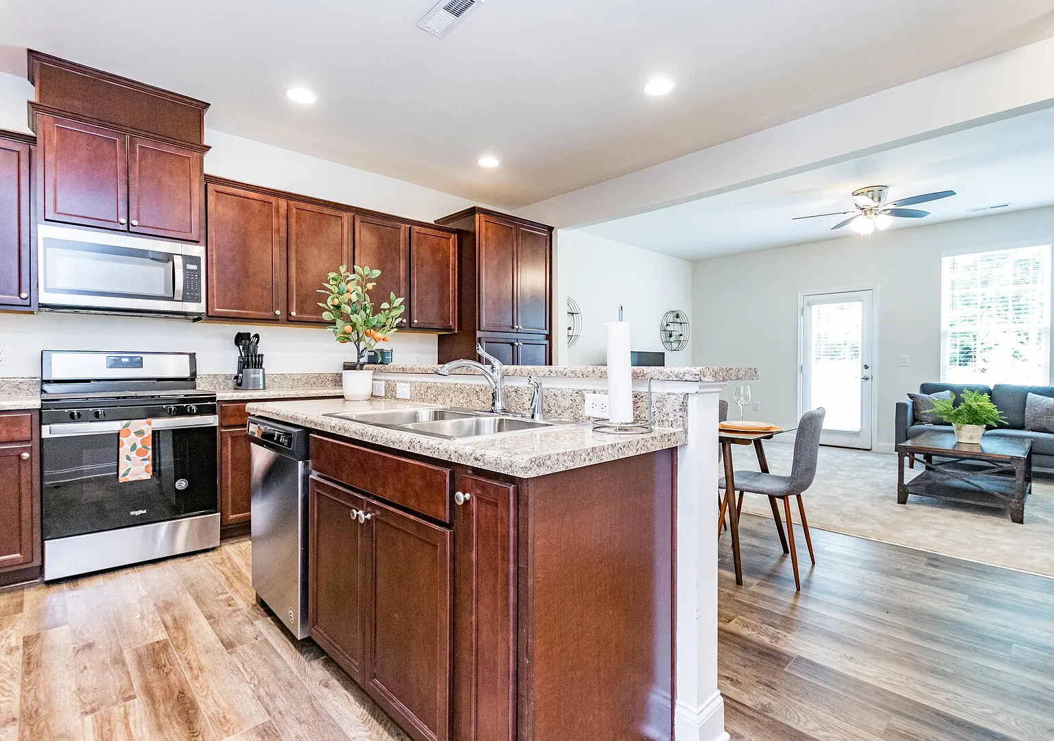 3 Bed Townhome Prime RTP area — Photo 4